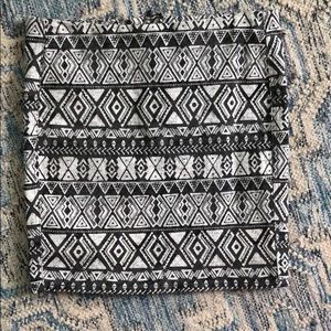 Bodycon skirt with geometric patterns by H&M